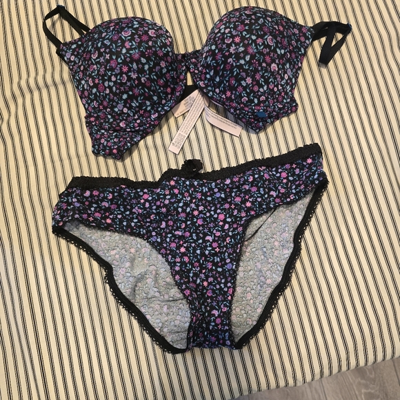 Victoria Secret Bra 32C and Panties Medium - Picture 1 of 1